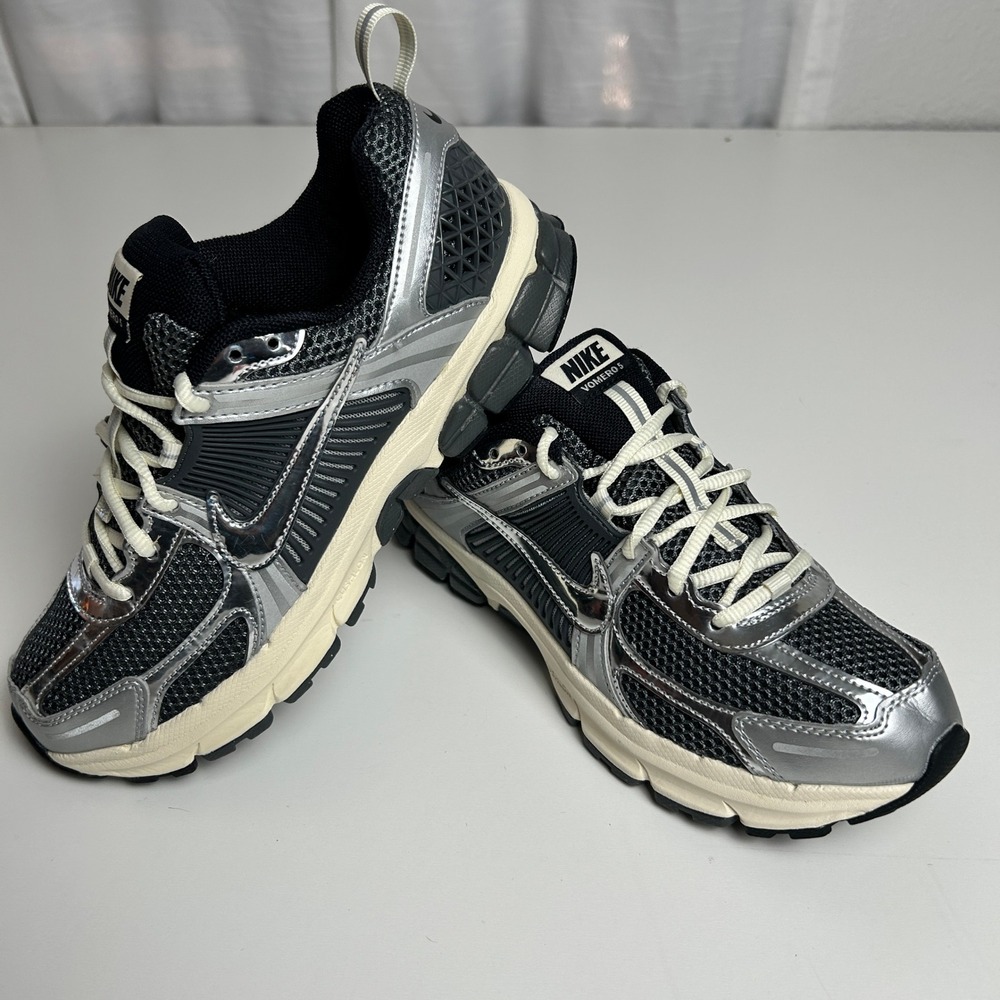 Nike Zoom Vomero 5 Black Metallic Silver Sneakers IM9467-002 Mens 7Y Womens 8.5